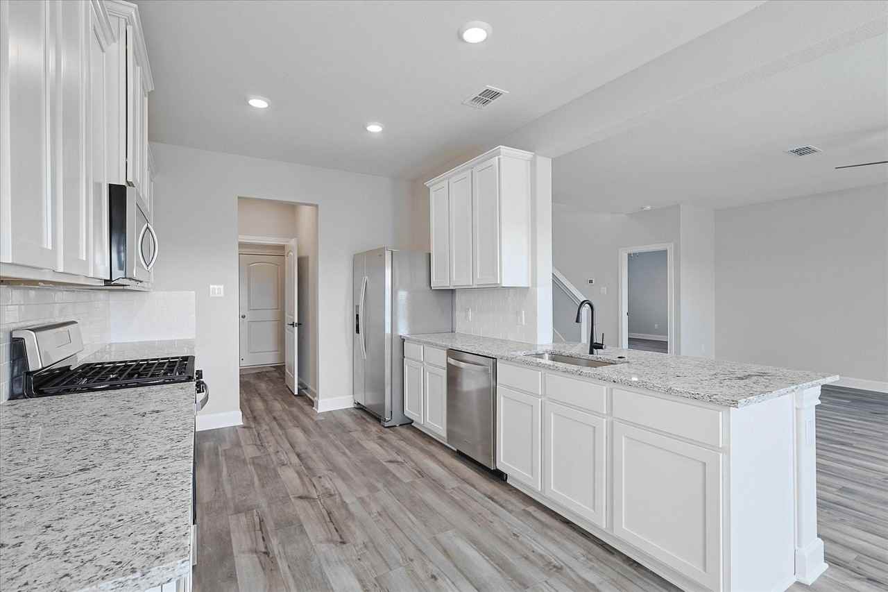 809 Calhoun Dr - Photo 2 of 12
