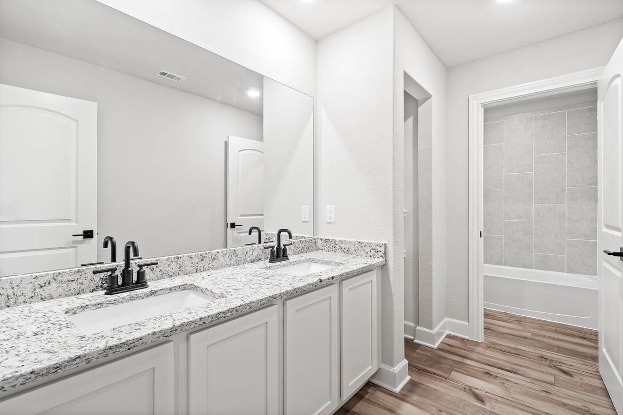 809 Calhoun Dr - Photo 4 of 12
