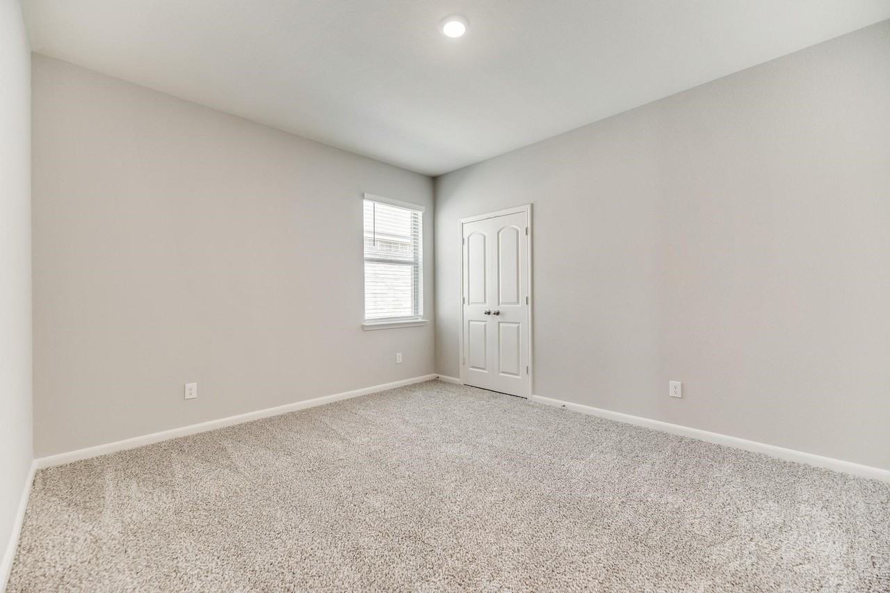 809 Calhoun Dr - Photo 5 of 12