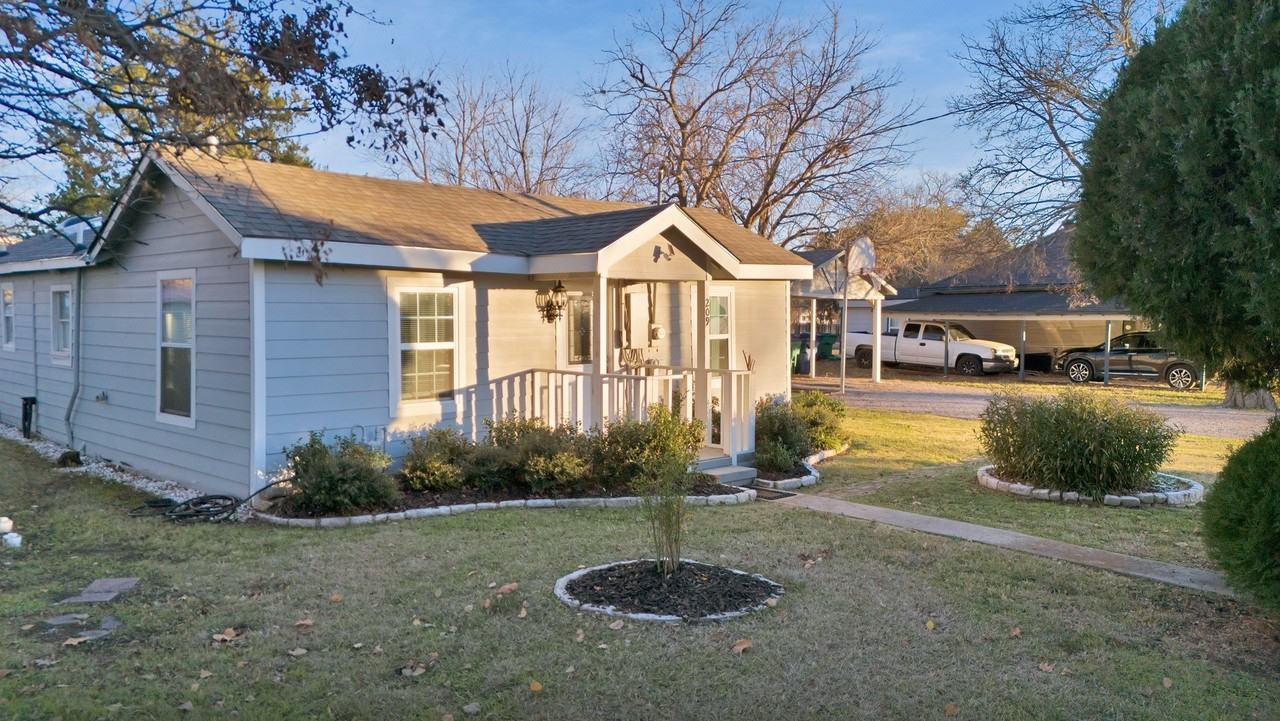 209 N Texas St - Photo 2 of 28