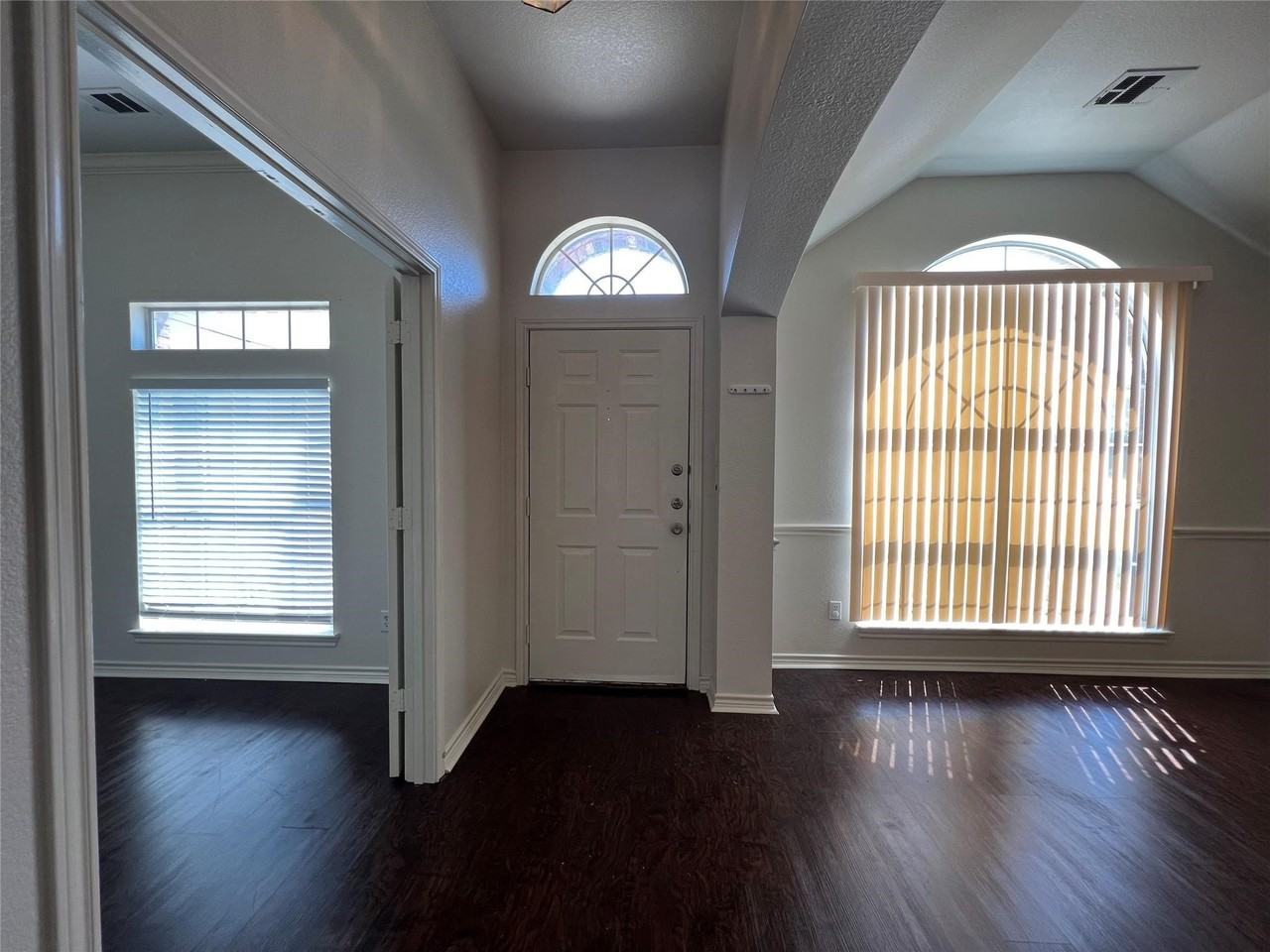 1141 Nickerson Ln - Photo 2 of 29