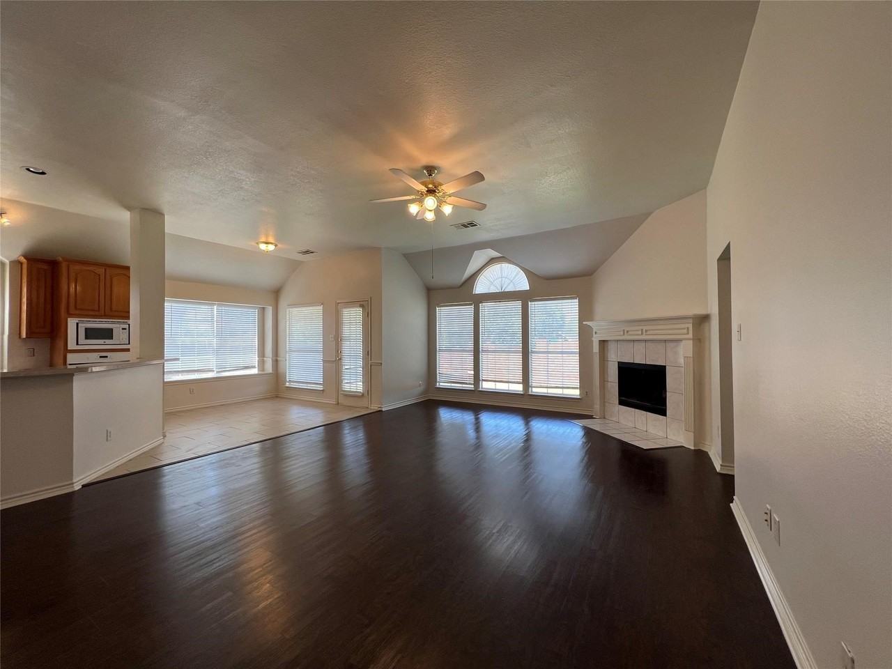 1141 Nickerson Ln - Photo 4 of 29