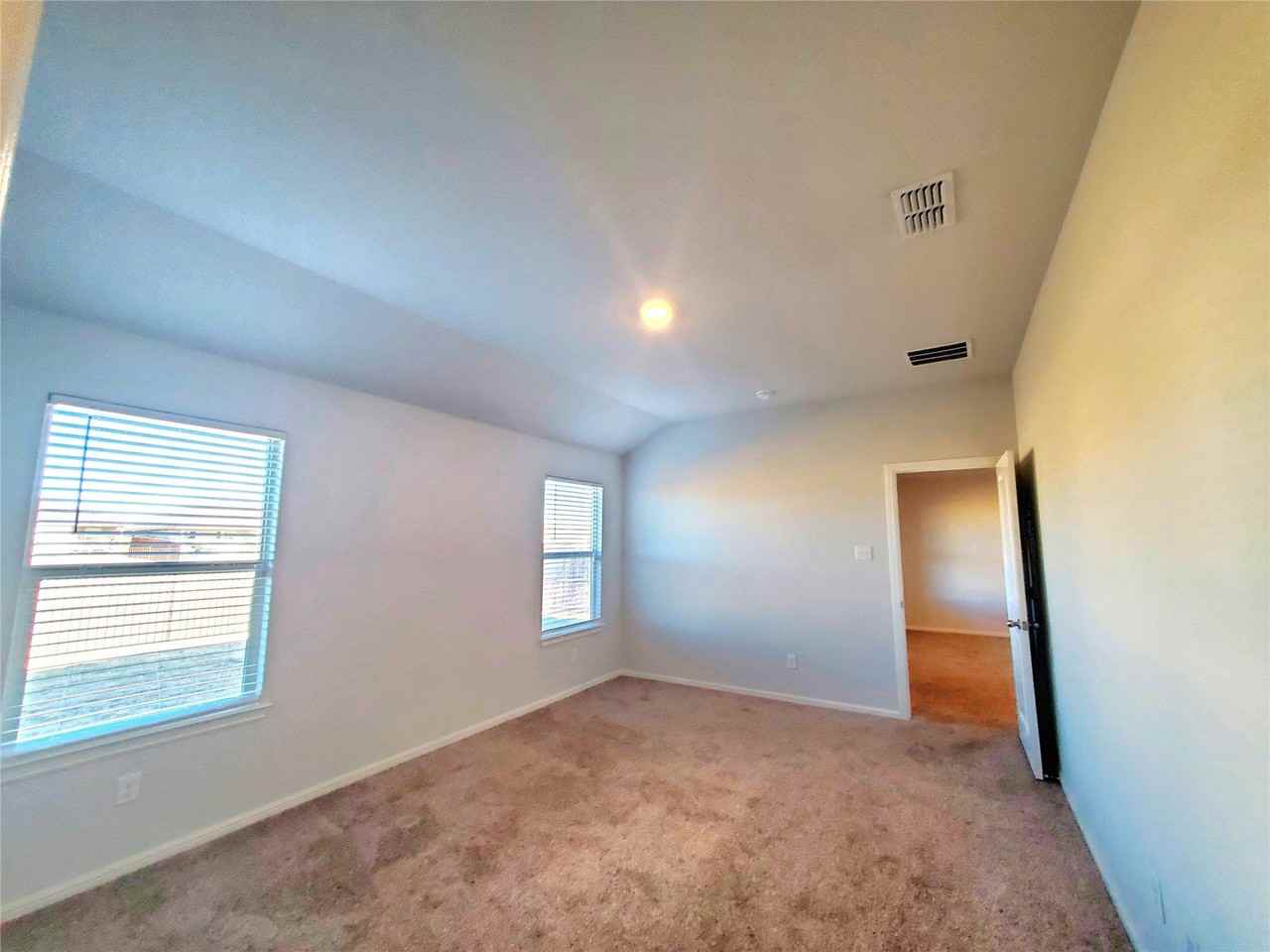 16612 Portage St - Photo 5 of 14