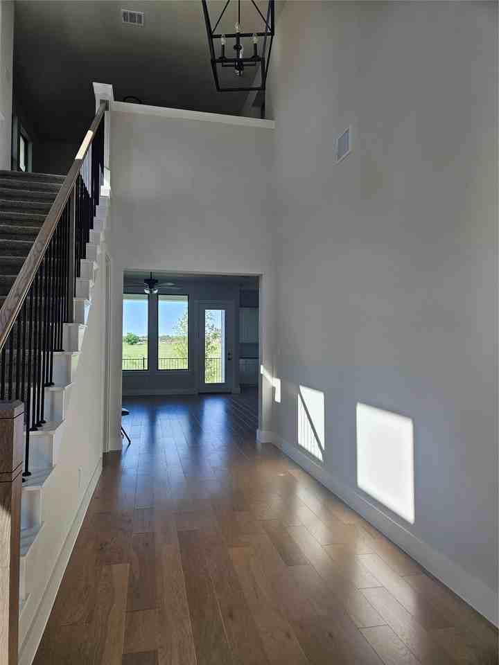 221 Chestnut St - Photo 3 of 23