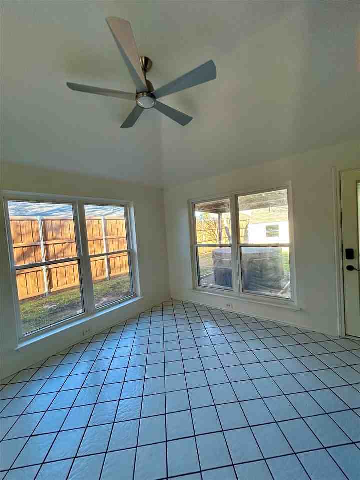 2218 Fuqua Rd - Photo 4 of 14