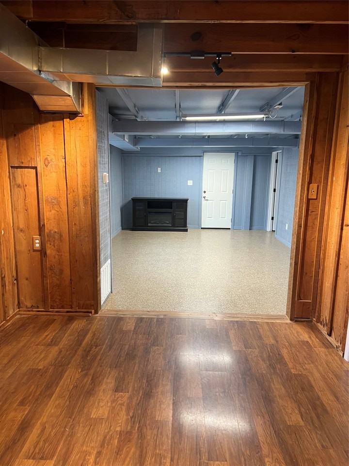 162 Kent St - Photo 5 of 13
