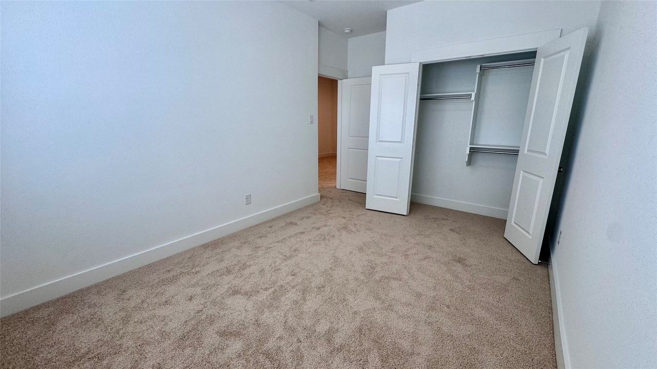 2546 Campden Mews - Photo 5 of 13