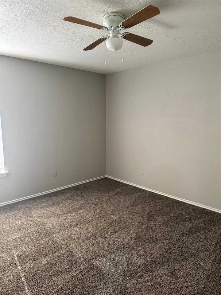 304 E Hickory St #B - Photo 6 of 11
