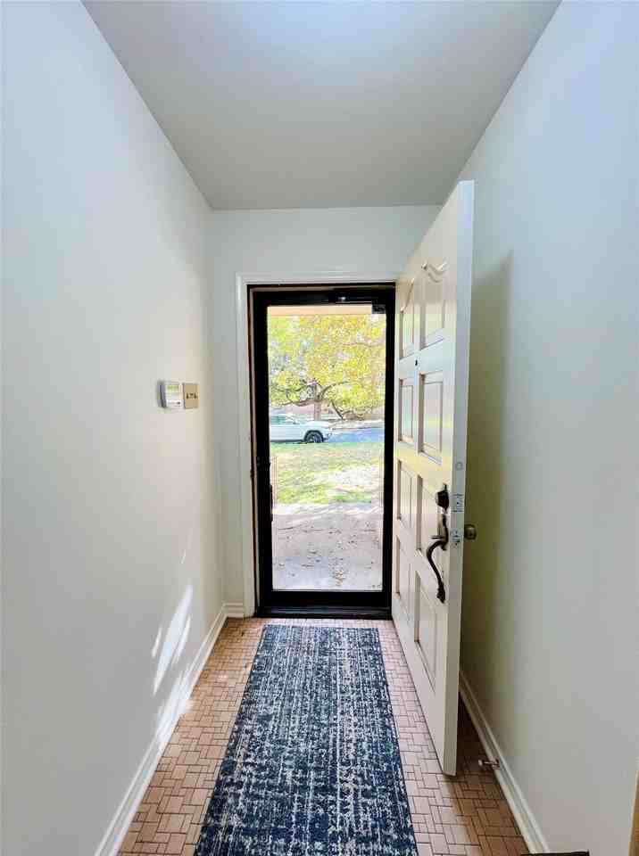 8715 Labron Ave - Photo 4 of 29