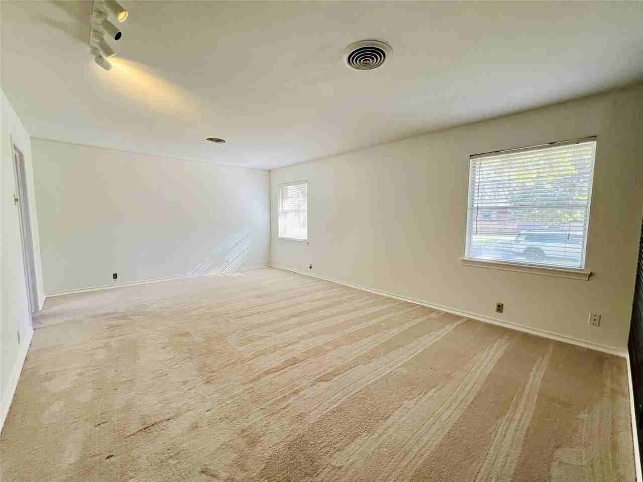 8715 Labron Ave - Photo 6 of 29