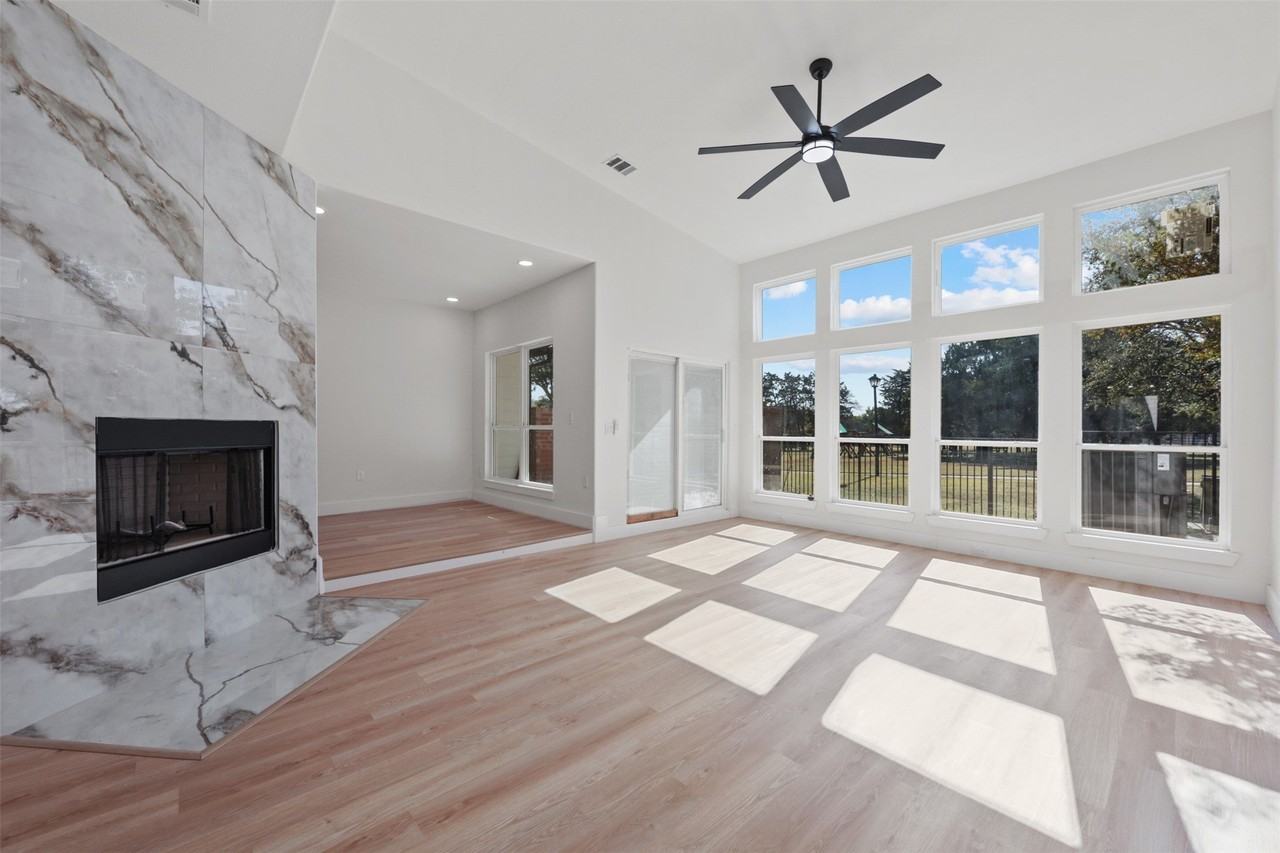 1412 Crosspointe St