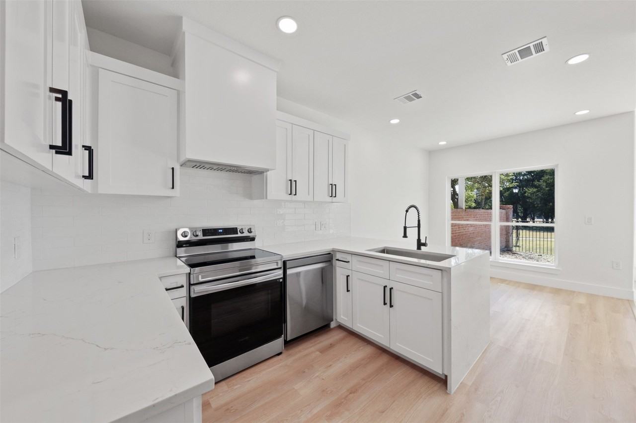 1412 Crosspointe St - Photo 7 of 21