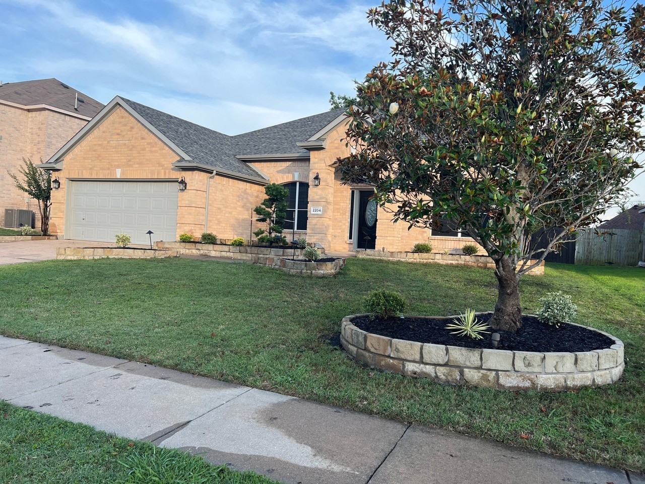 2204 Windcastle Dr - Photo 3 of 38