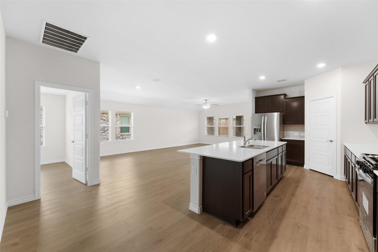 1332 Pierce St - Photo 3 of 19