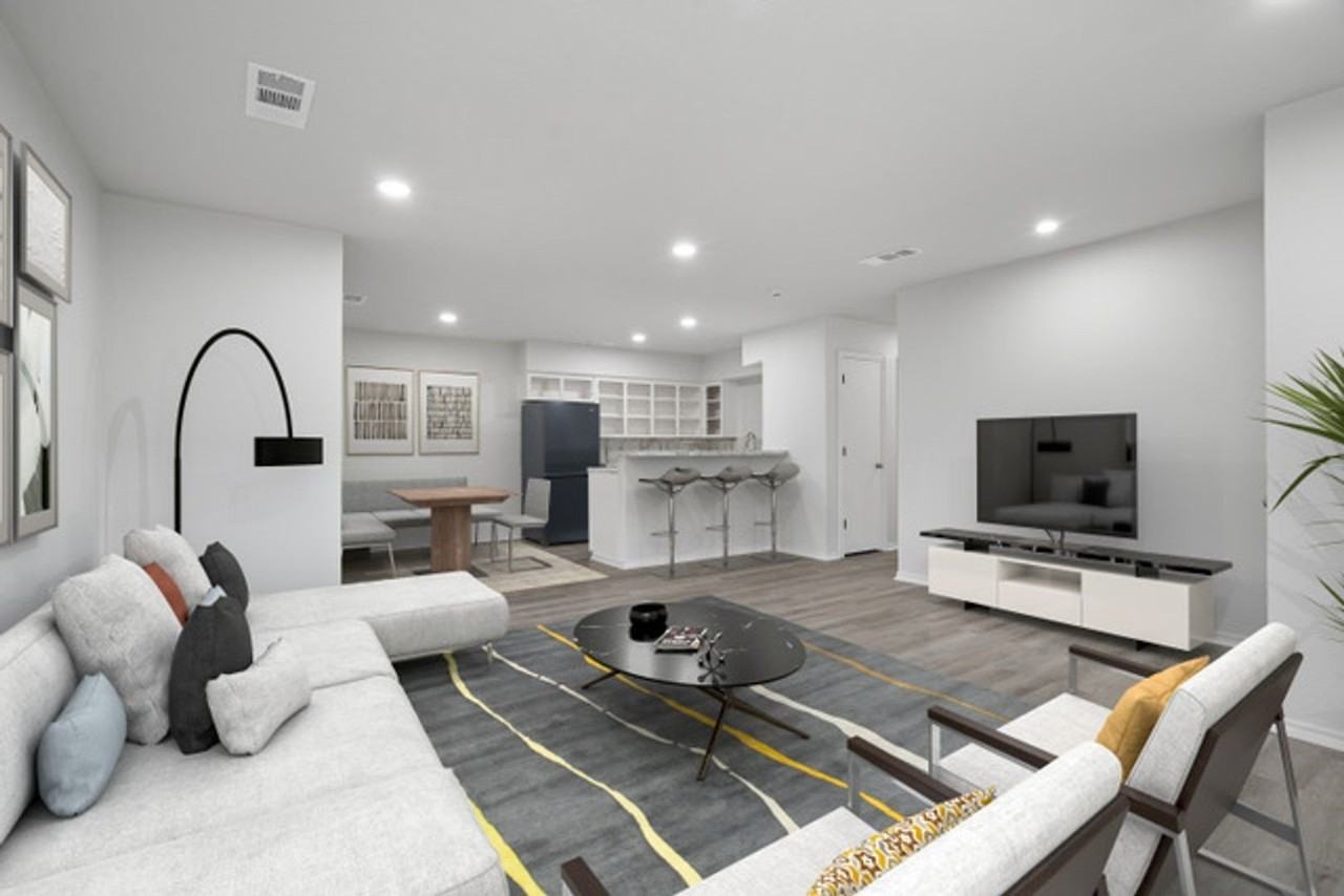 726 Skyline Dr - Photo 2 of 14