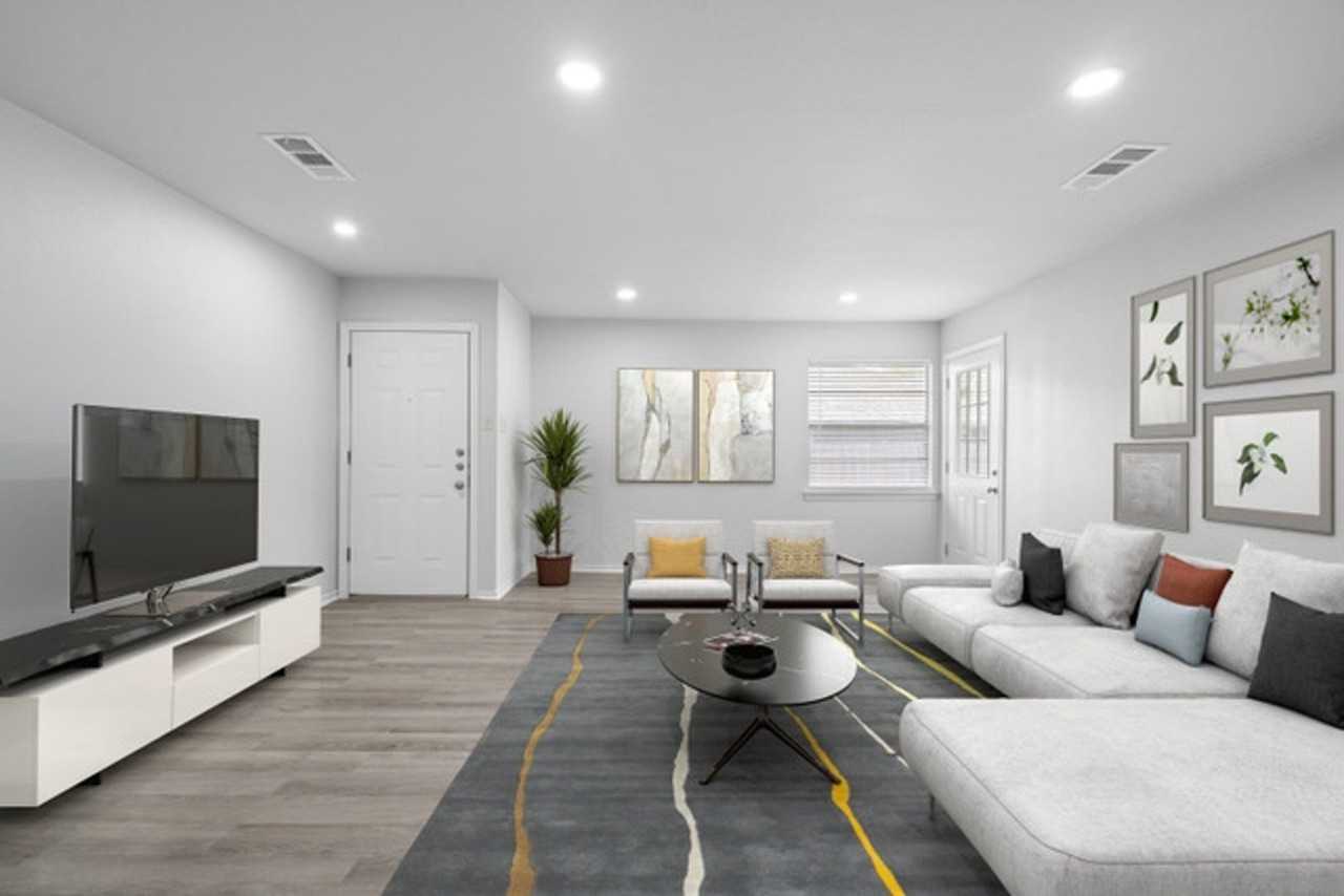 726 Skyline Dr - Photo 3 of 14
