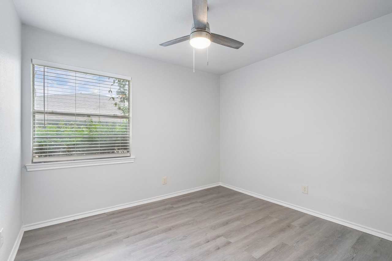726 Skyline Dr - Photo 7 of 14