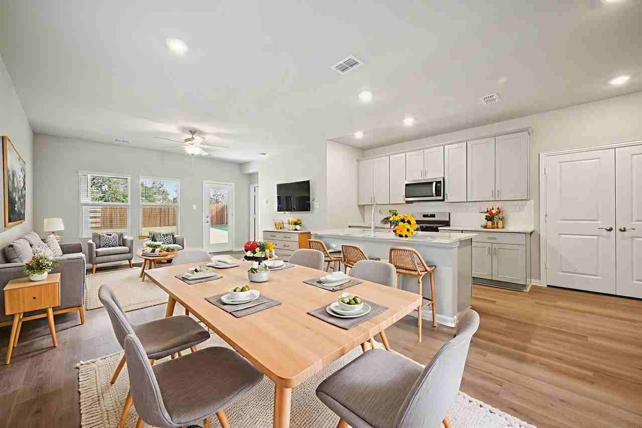 1412 Bridgestone Dr - Photo 3 of 27