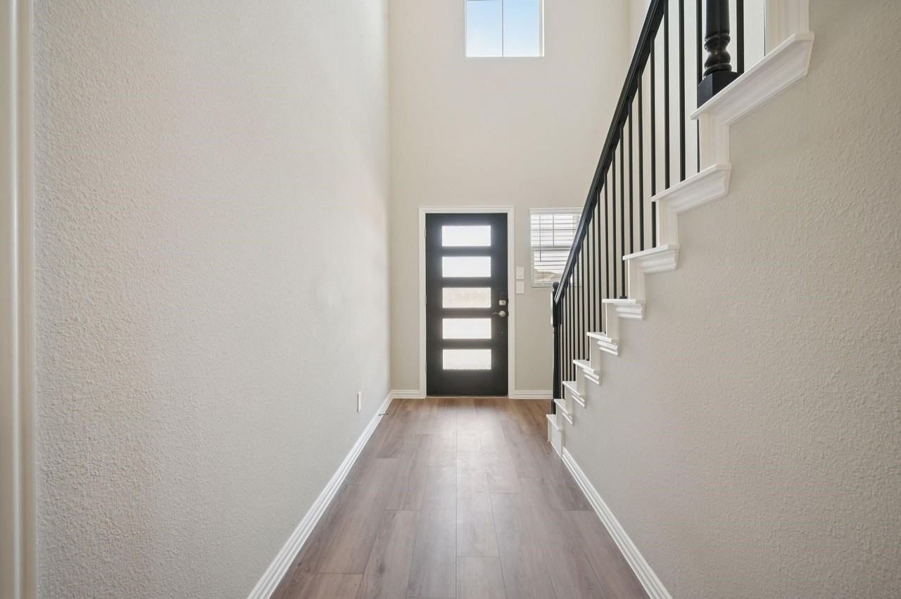 1412 Bridgestone Dr - Photo 6 of 27