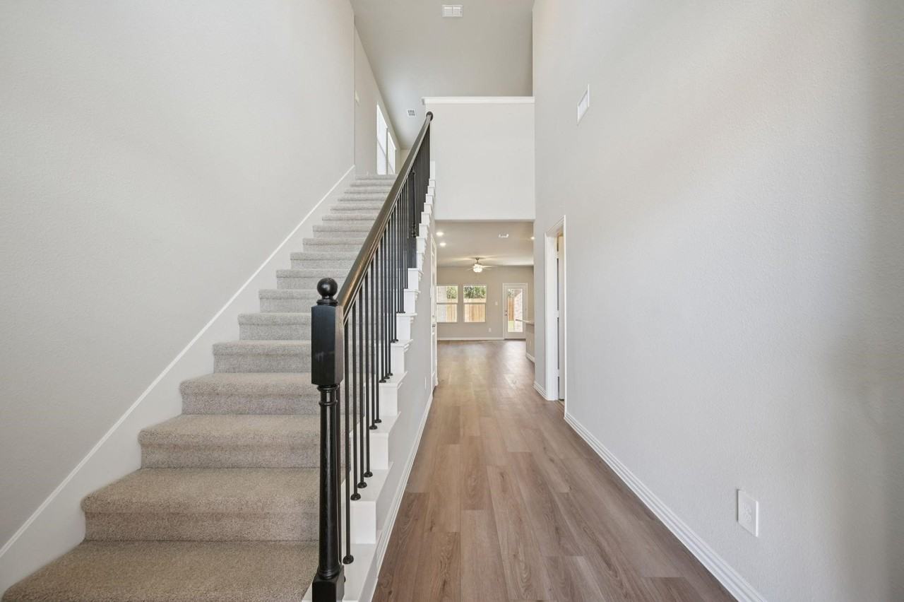 1412 Bridgestone Dr - Photo 7 of 27