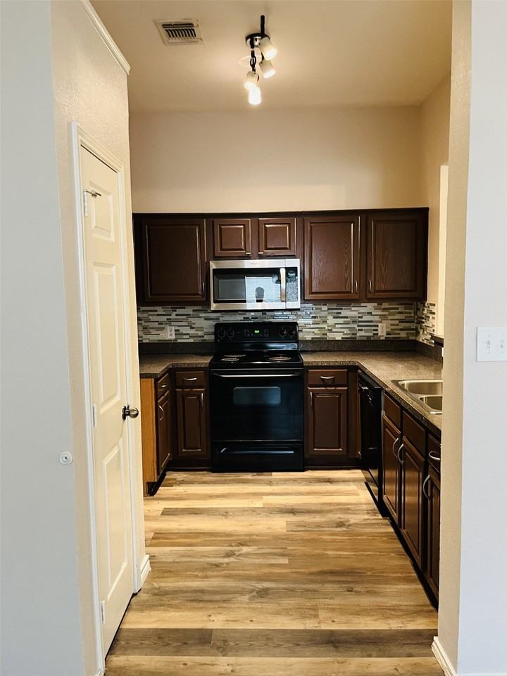 5039 Mountain Spring Trl - Photo 3 of 7