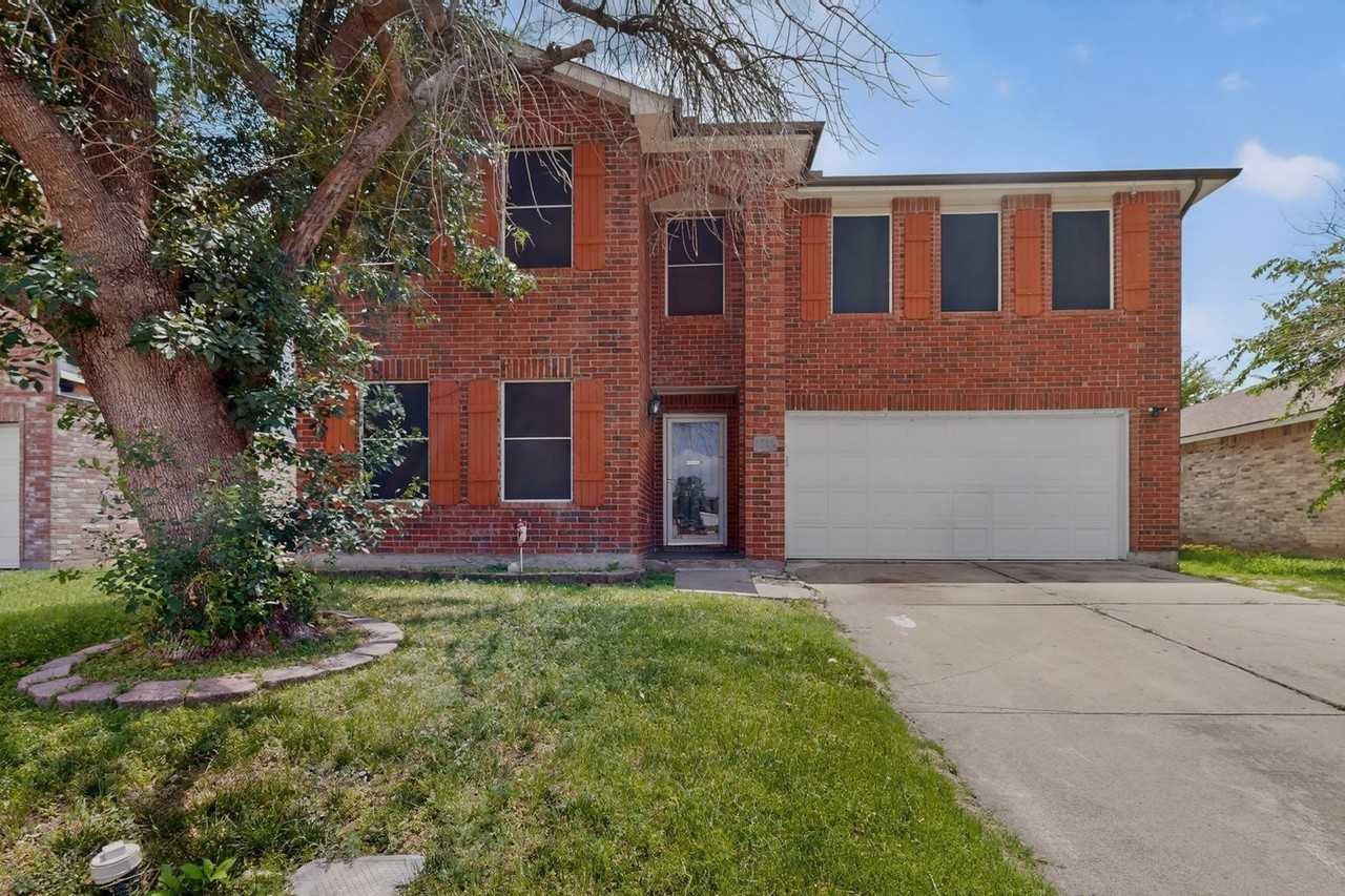 2216 Chestnut Dr - Photo 2 of 39