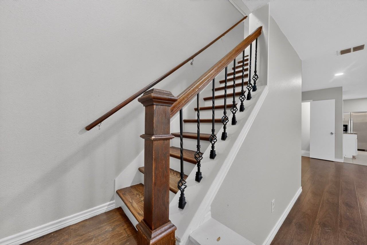 2216 Chestnut Dr - Photo 5 of 39