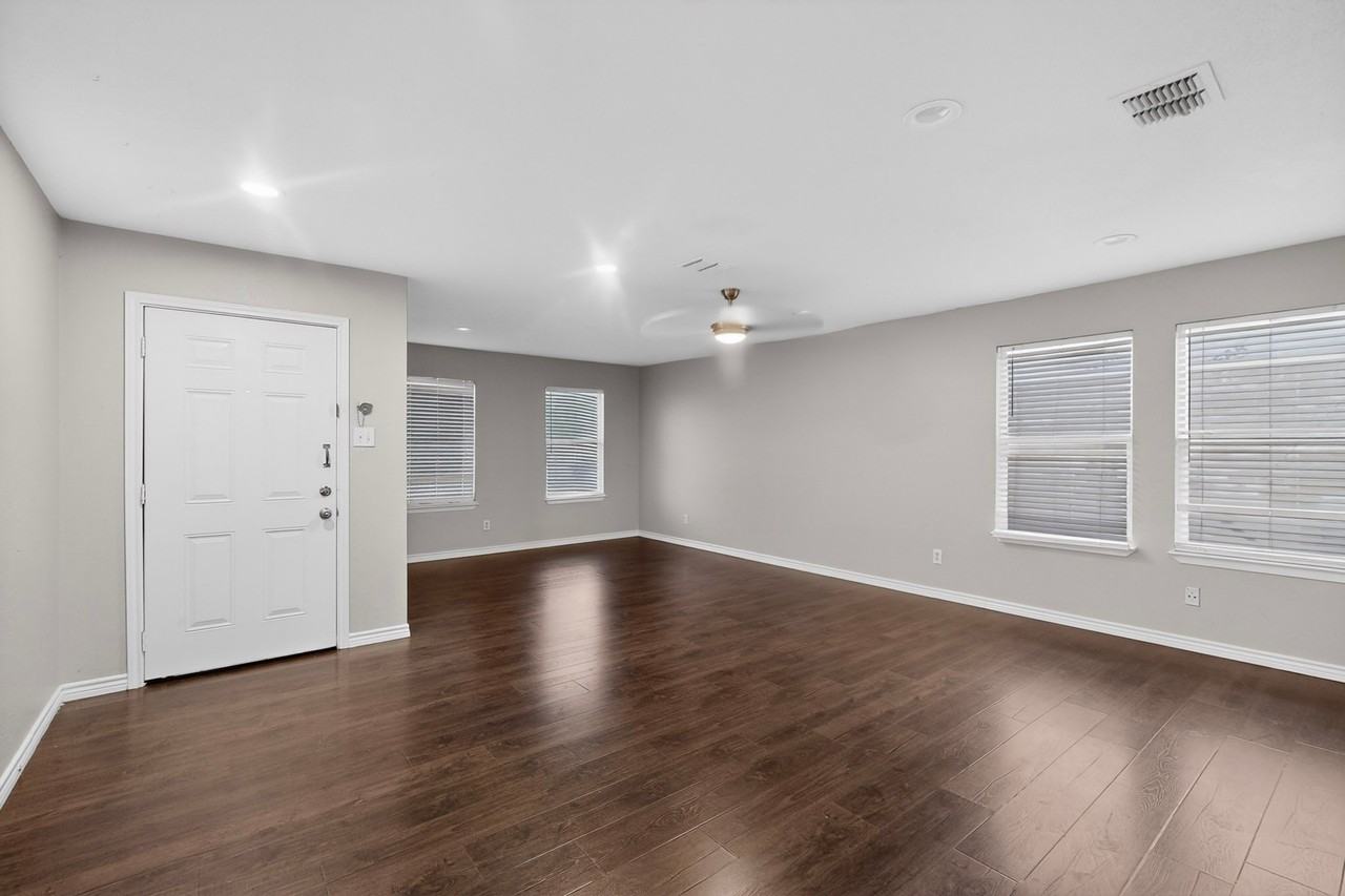 2216 Chestnut Dr - Photo 6 of 39