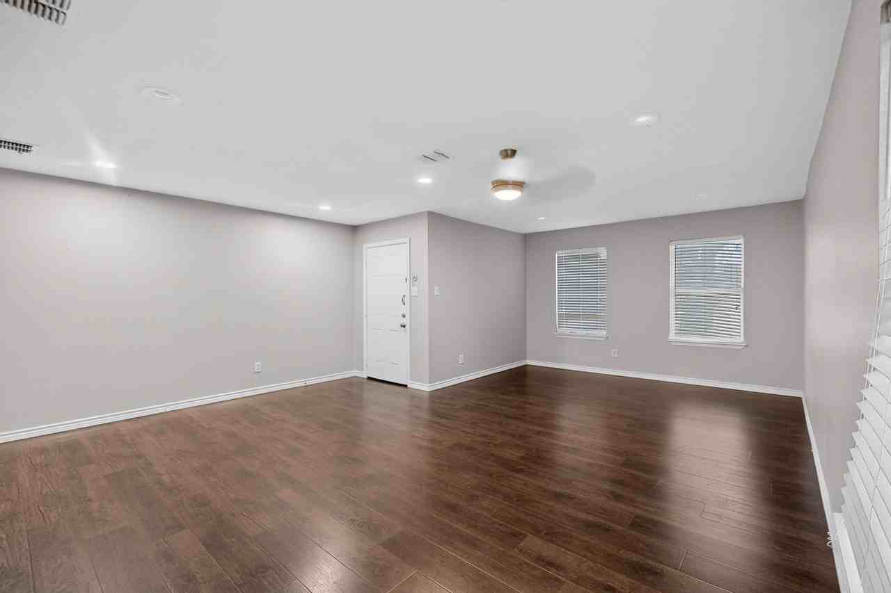 2216 Chestnut Dr - Photo 7 of 39