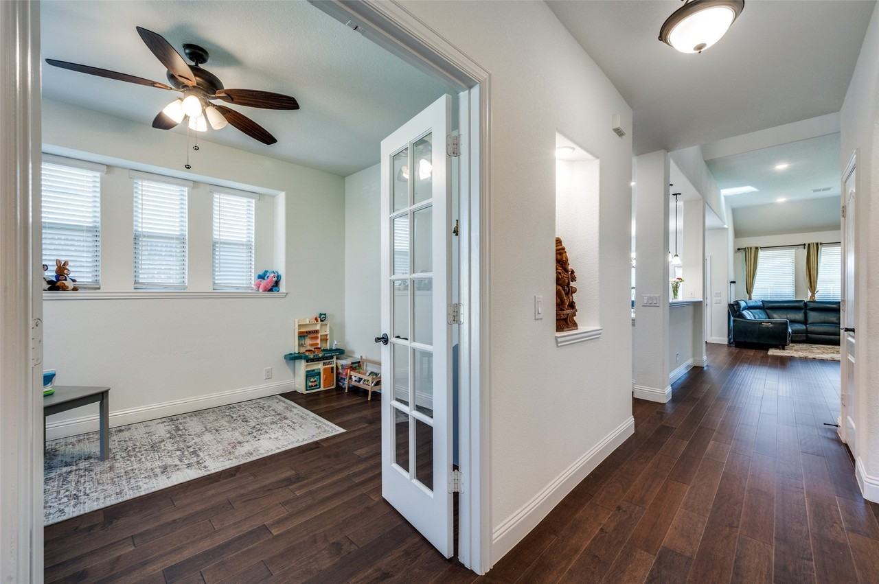 1616 George Ln - Photo 2 of 28