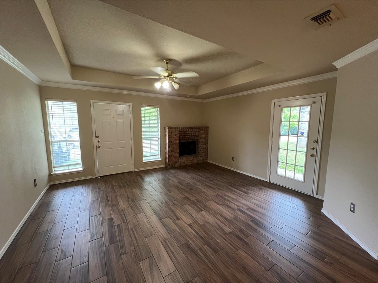 1811 Park Pl - Photo 2 of 14