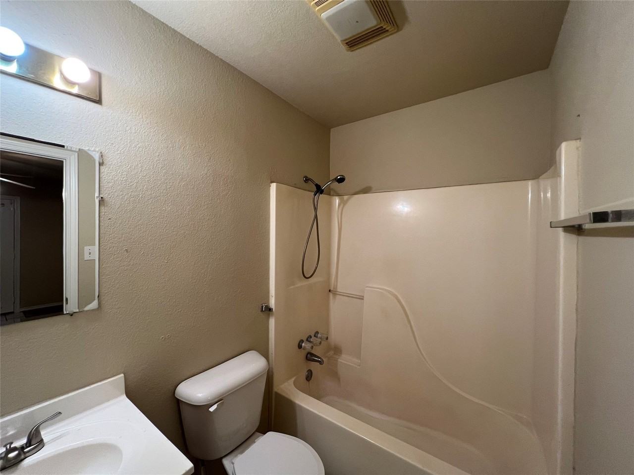 1811 Park Pl - Photo 7 of 14