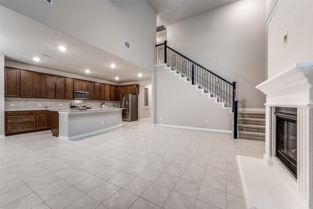 1237 Milfoil Dr - Photo 6 of 27