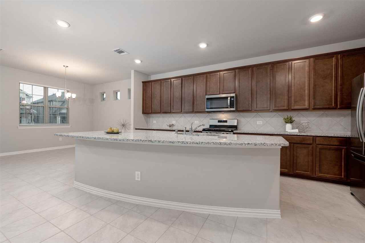 1237 Milfoil Dr - Photo 7 of 27