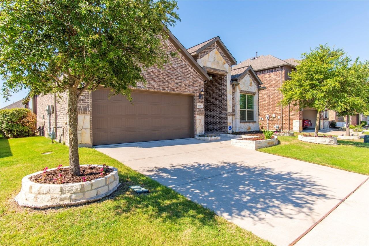 638 Brook Dr