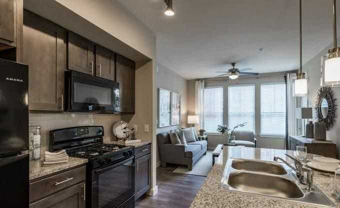 3852 Telephone Rd - Photo 6 of 10