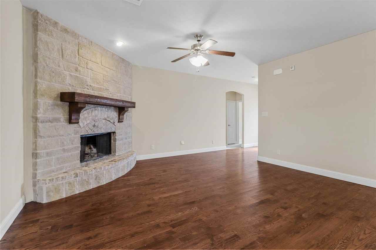1316 Red River Dr - Photo 4 of 16