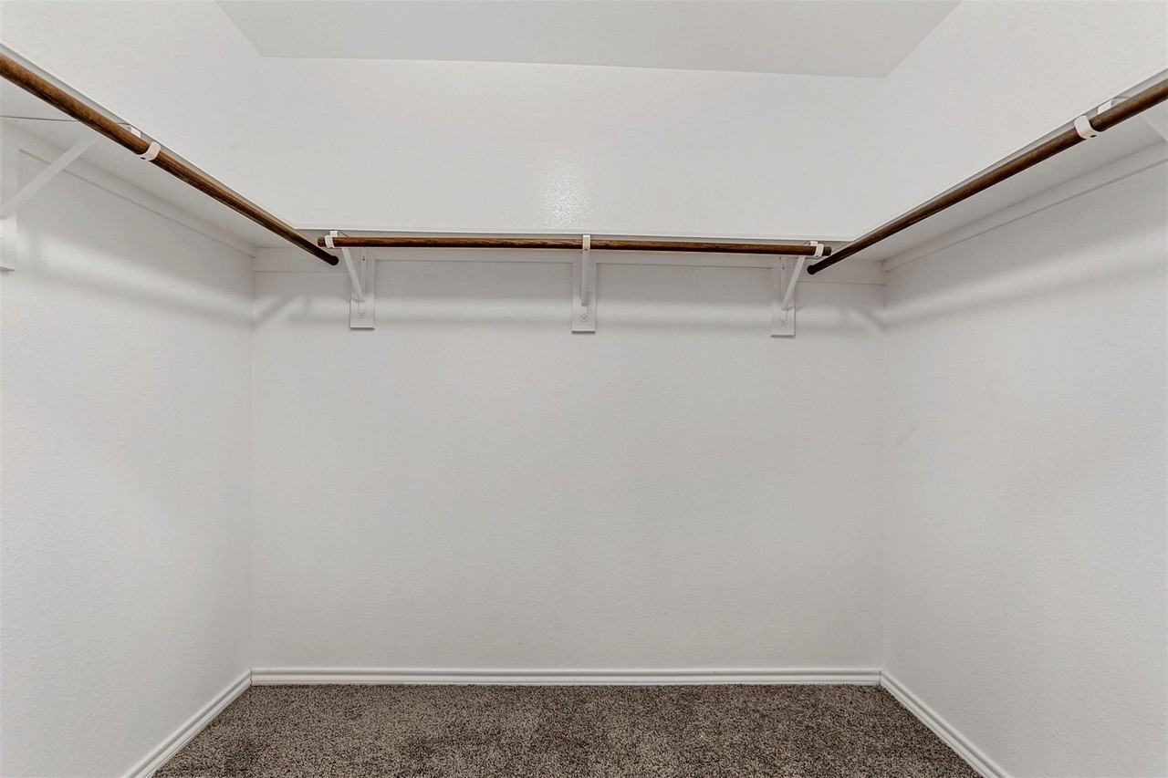 3234 Hawkins Dr - Photo 3 of 20