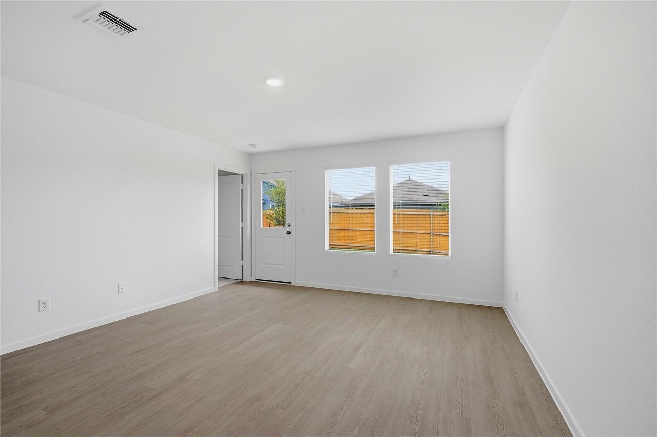 3809 Ontario Way - Photo 7 of 34