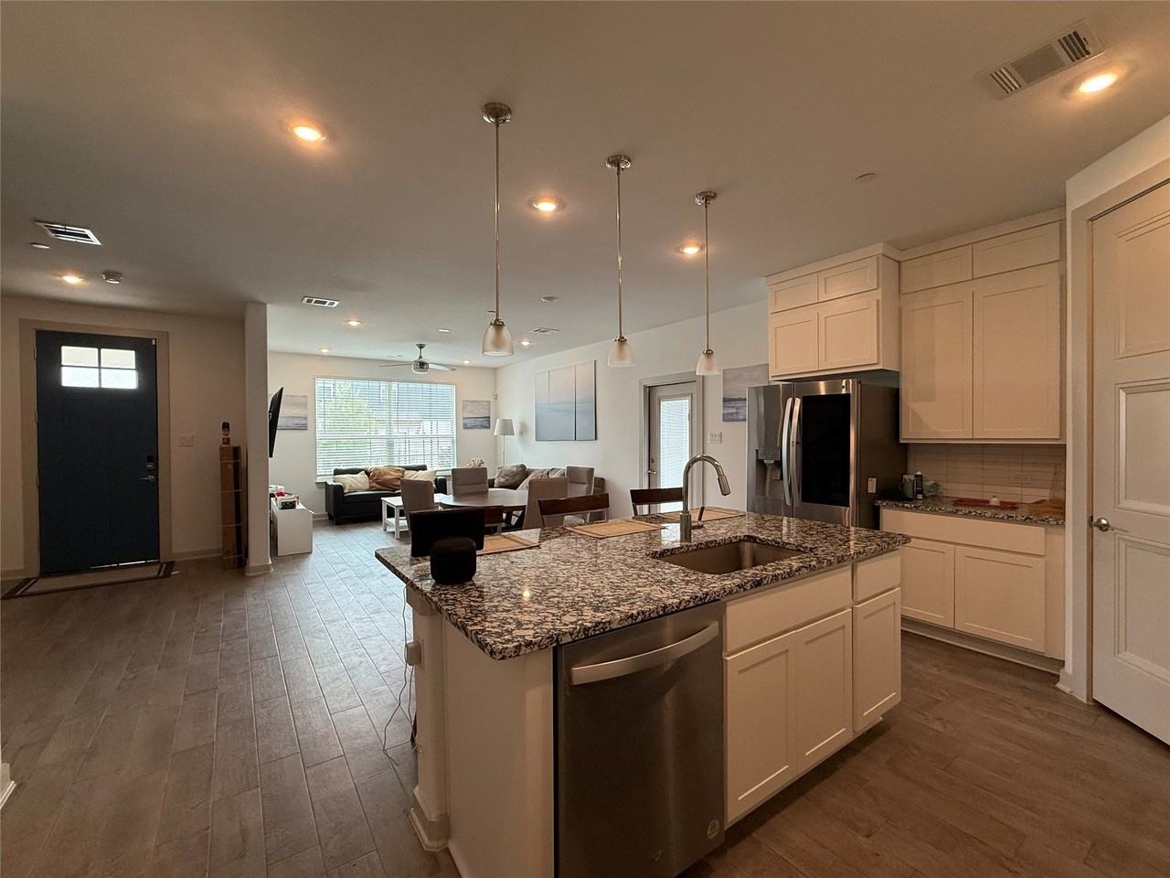 555 Eiseley Dr - Photo 7 of 16