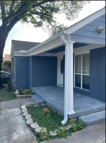 2515 Roanoke Ave - Photo 2 of 24