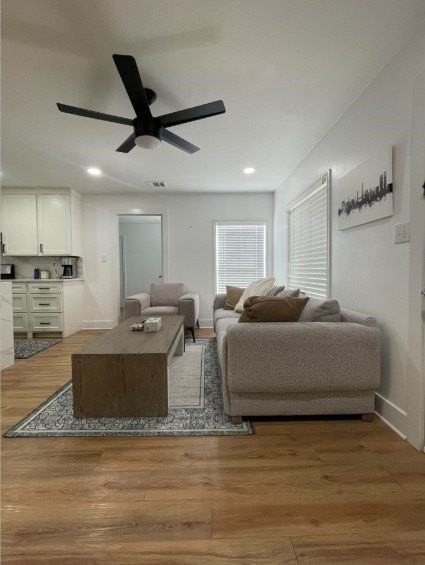 2515 Roanoke Ave - Photo 5 of 24