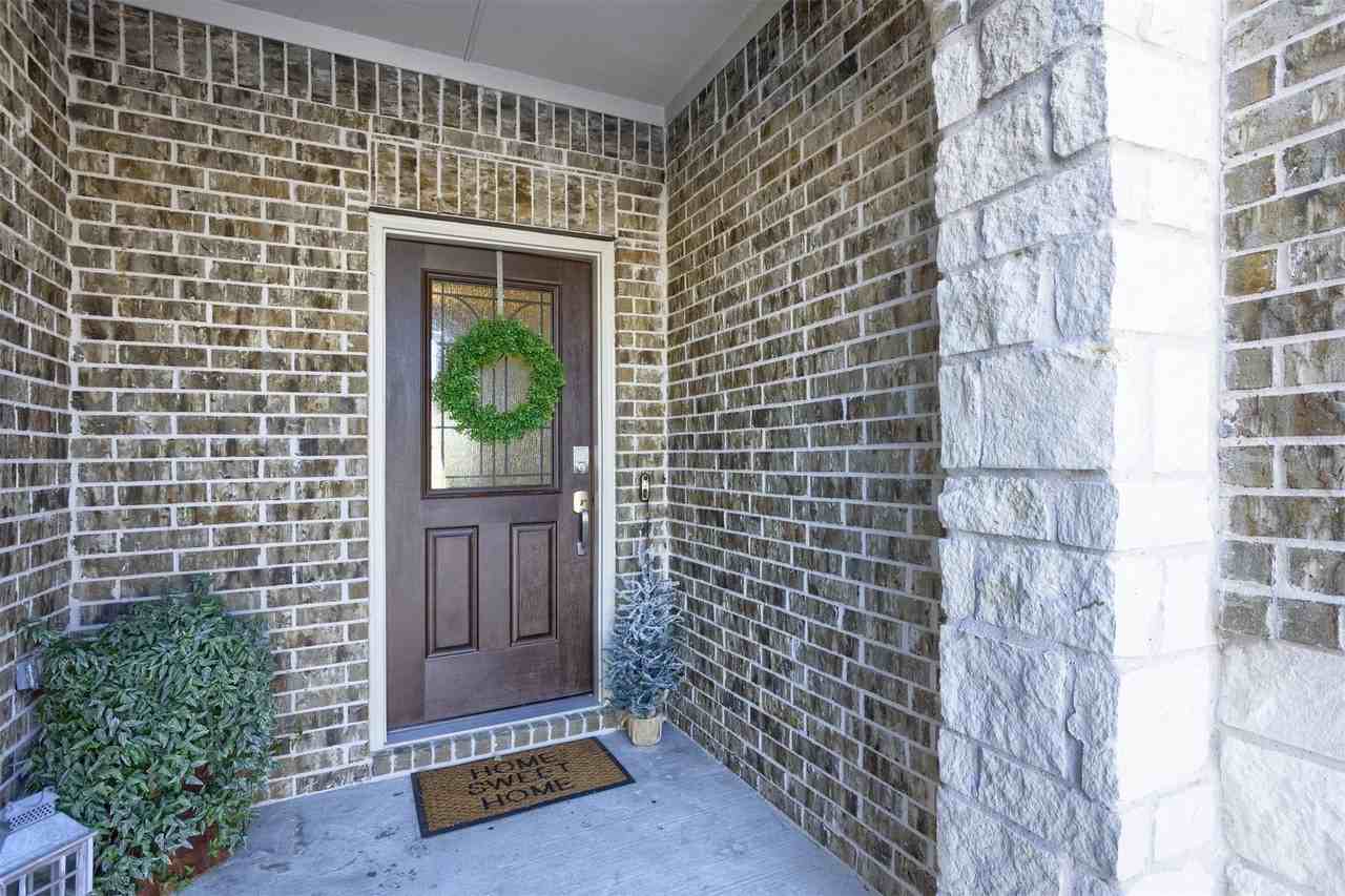 944 Memorial Dr - Photo 2 of 40