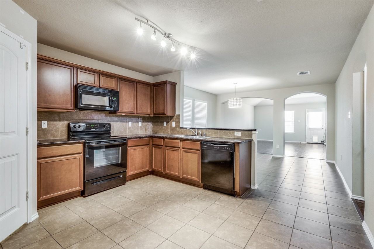 1101 Rainer Dr - Photo 4 of 25