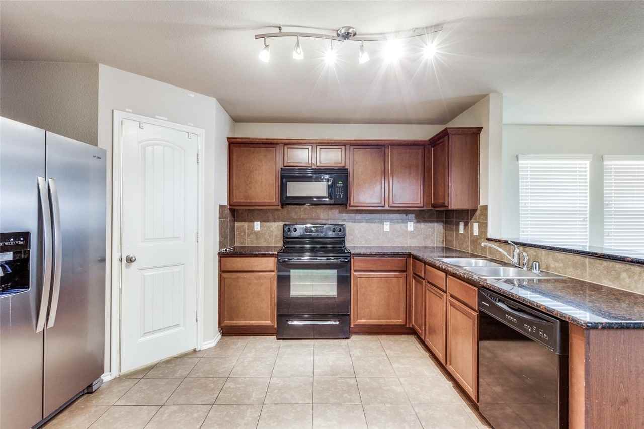 1101 Rainer Dr - Photo 6 of 25