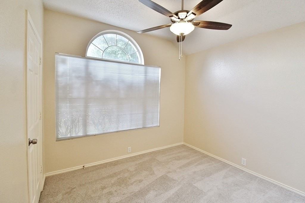 210 Ridgecrest Dr - Photo 7 of 13