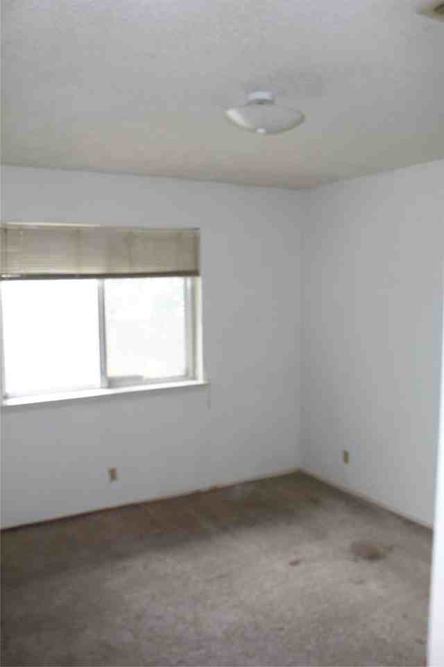 2207 Canterbury Ct - Photo 4 of 15