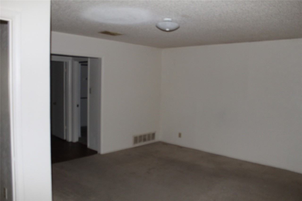 2207 Canterbury Ct - Photo 7 of 15