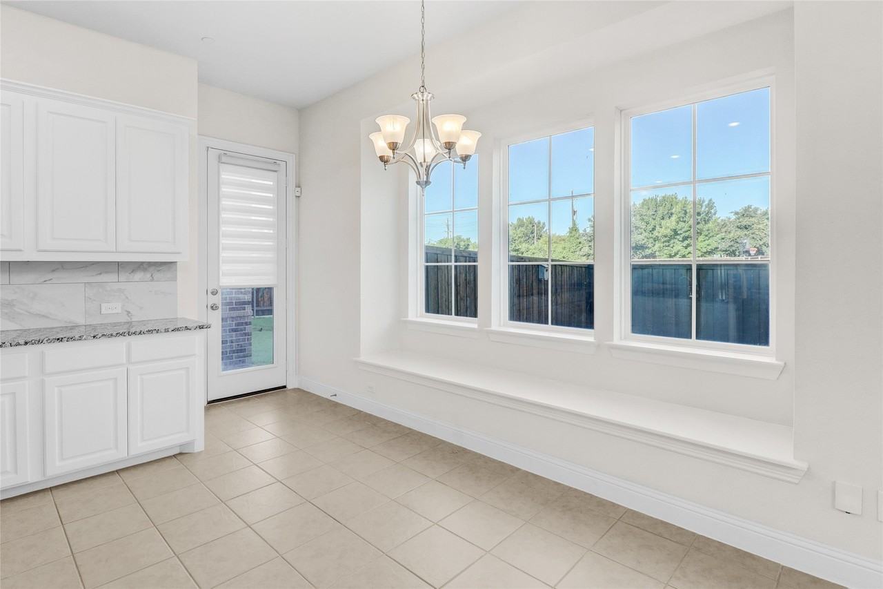 4941 Shore Crest Dr - Photo 6 of 30