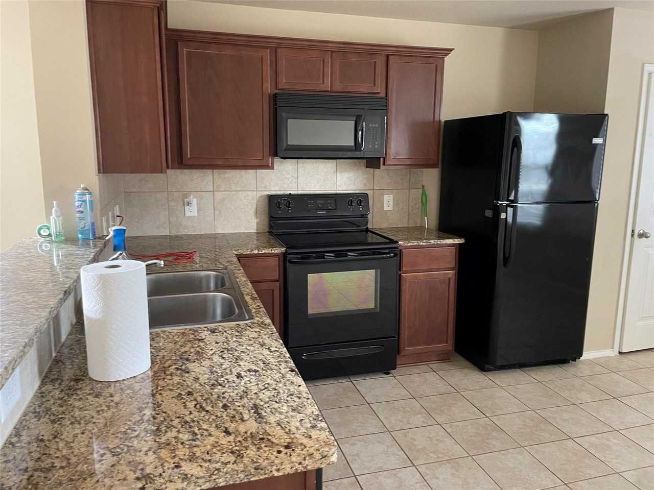 2406 Fall Ct - Photo 2 of 9